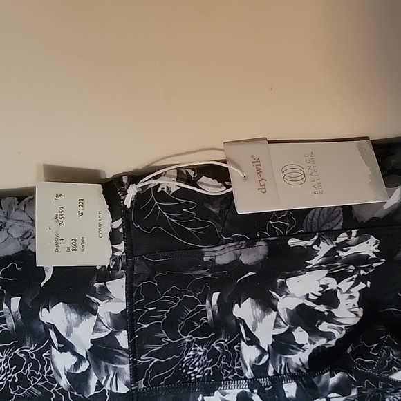 Balance Collection Leggings - Picture 3 of 5